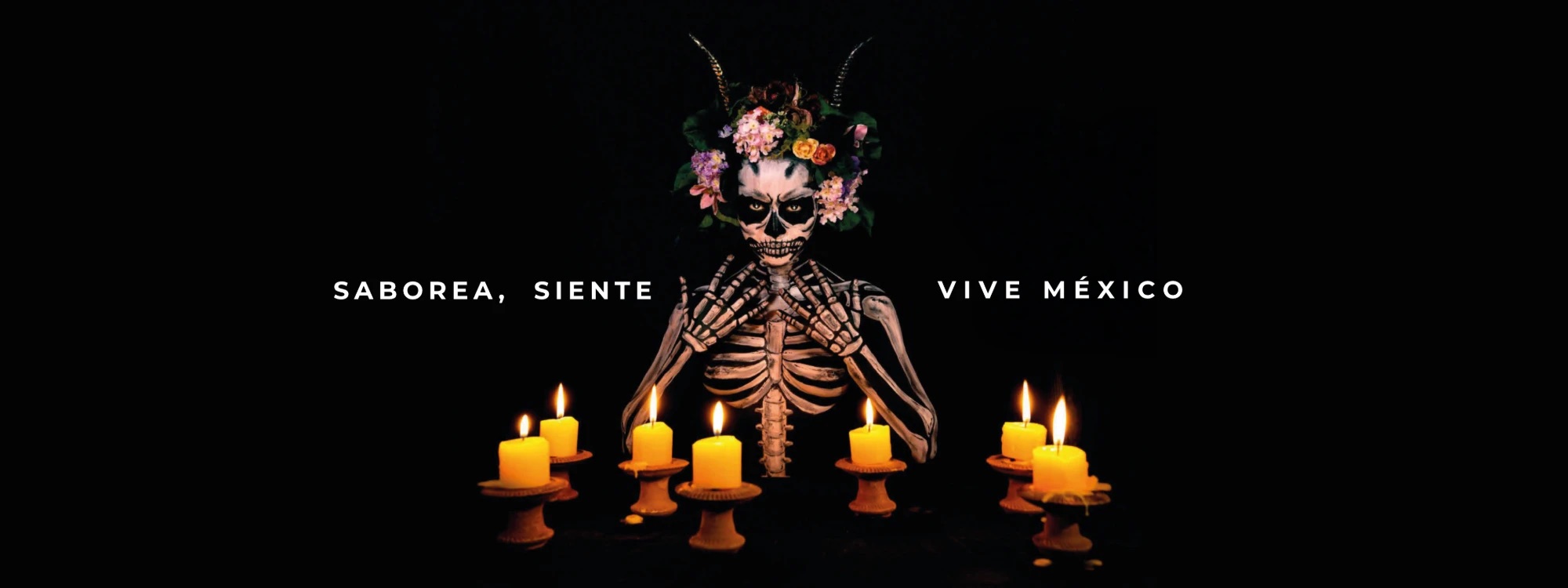 Catrina rodeada de velas: Saborea, siente y vive México
